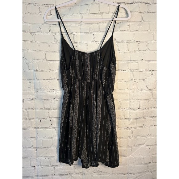 Women's MOD On Trend Black and White Stripped Romper. SZ L. - Picture 2 of 3